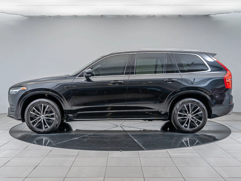 Used 2020 Onyx Black Metallic Volvo T6 Momentum image 5