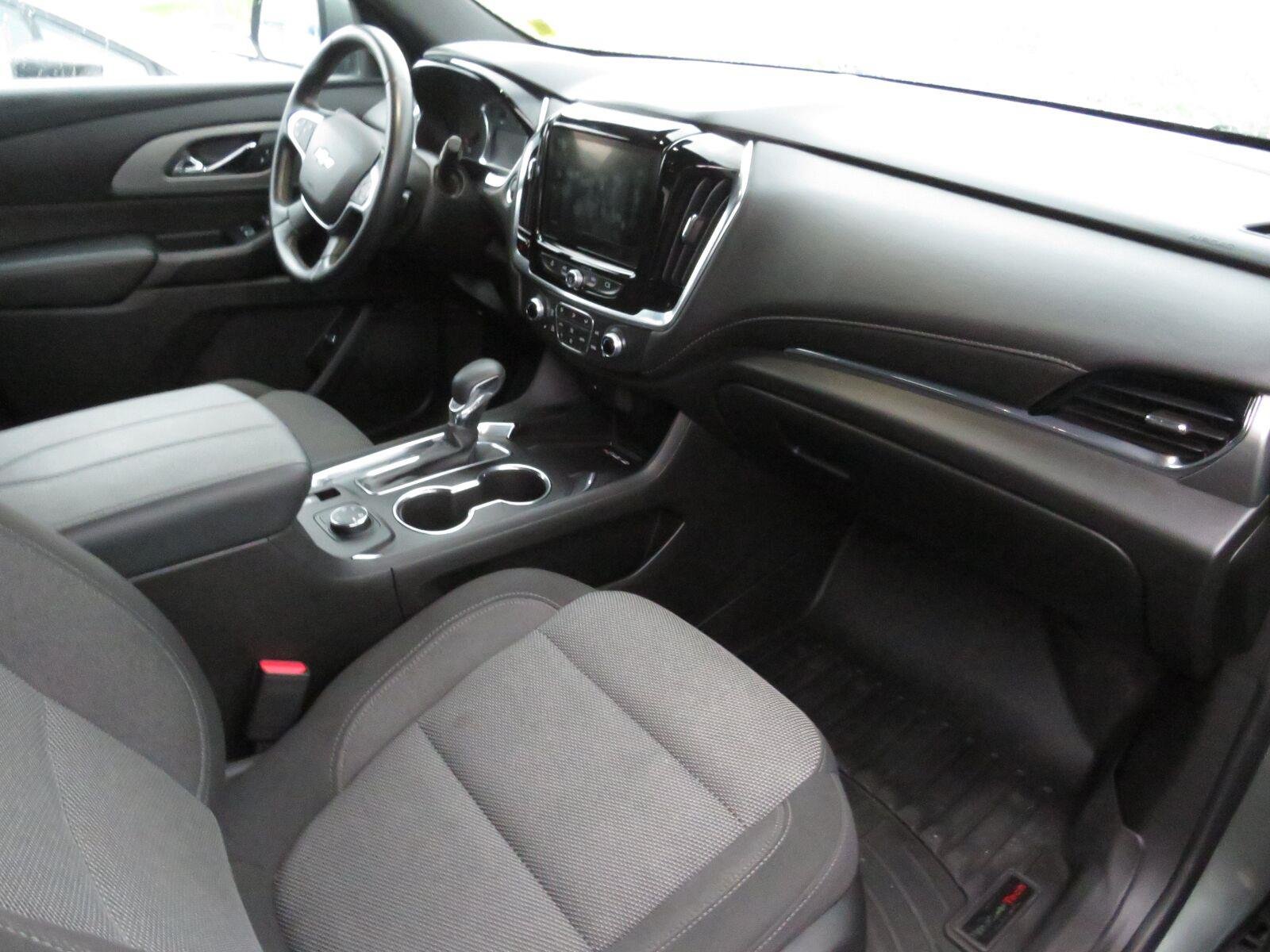 Used 2023 Silver Sage Chevrolet LT image 27