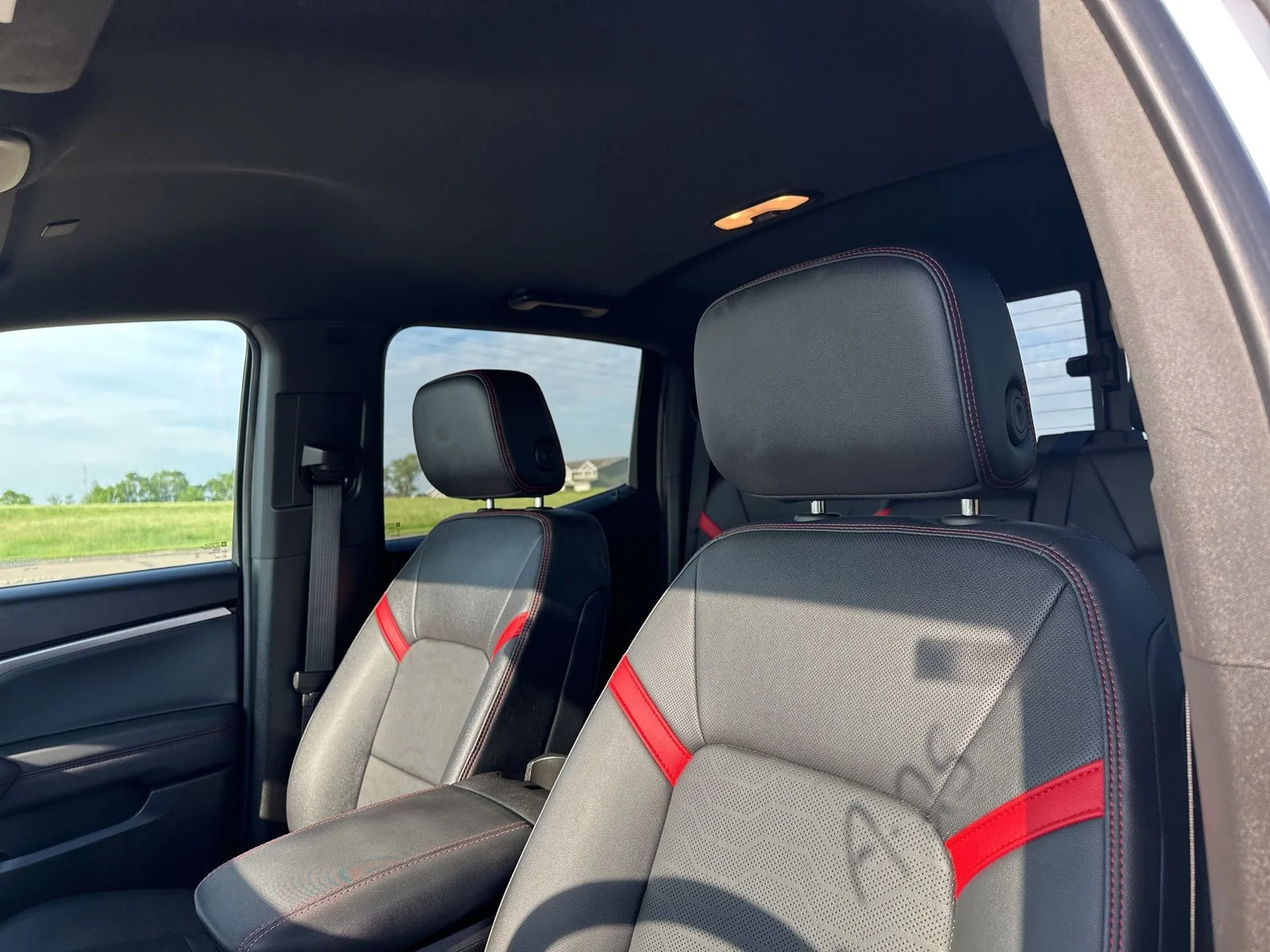 Used 2023 White Chevrolet Z71 image 5