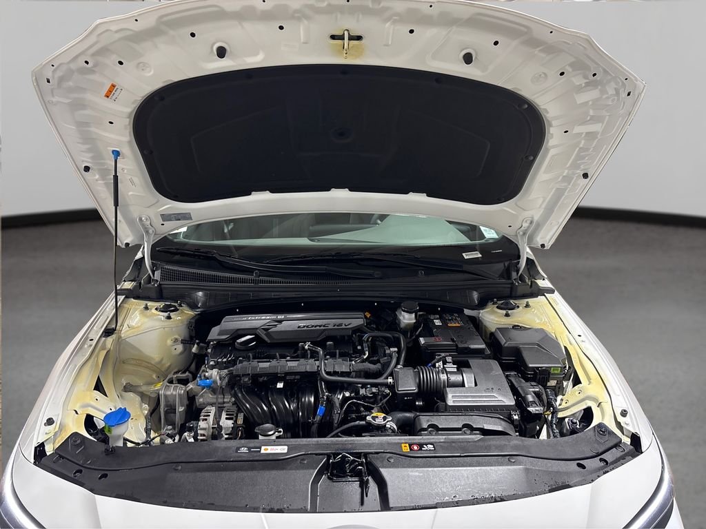 Certified Used 2025 White Hyundai SE image 13