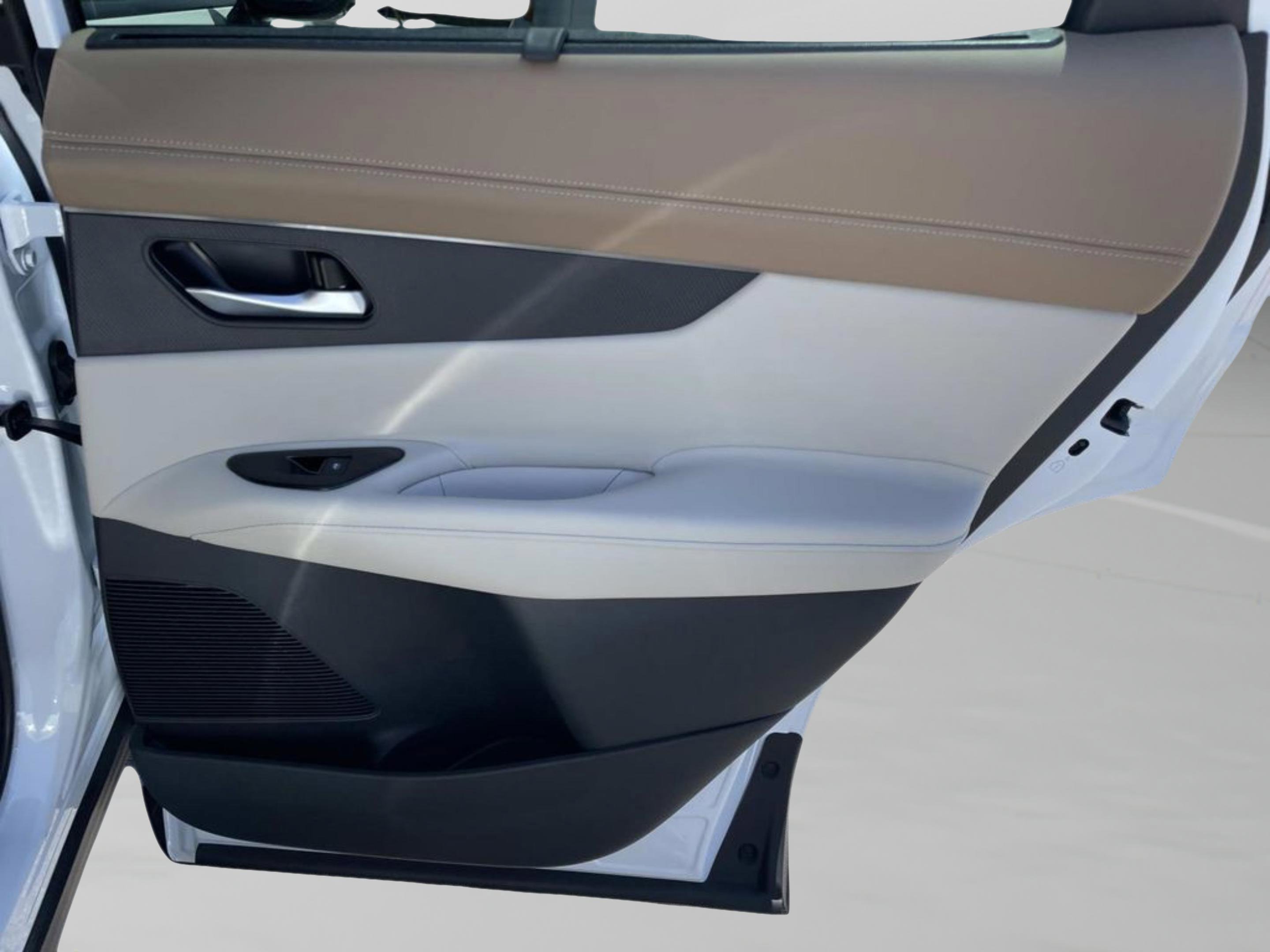 New 2026 Everest White Pearl TriCoat / Super Black Two-tone Nissan Platinum image 13