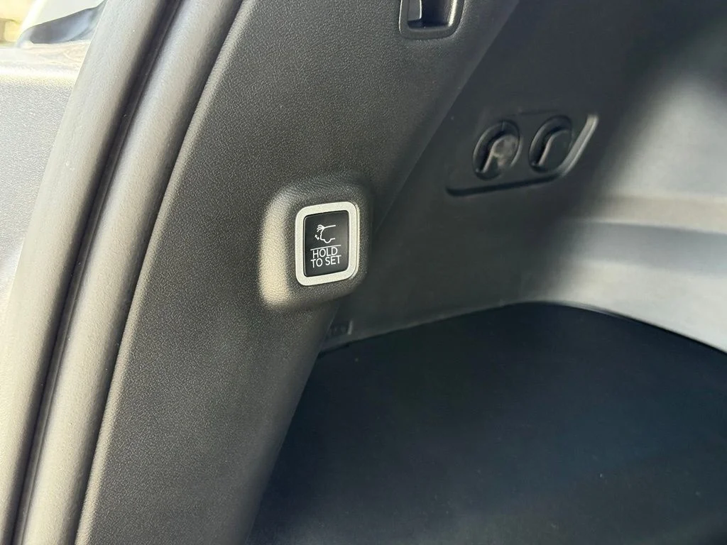 New 2026 Bright White Clear-Coat Exterior Paint Jeep Limited image 27