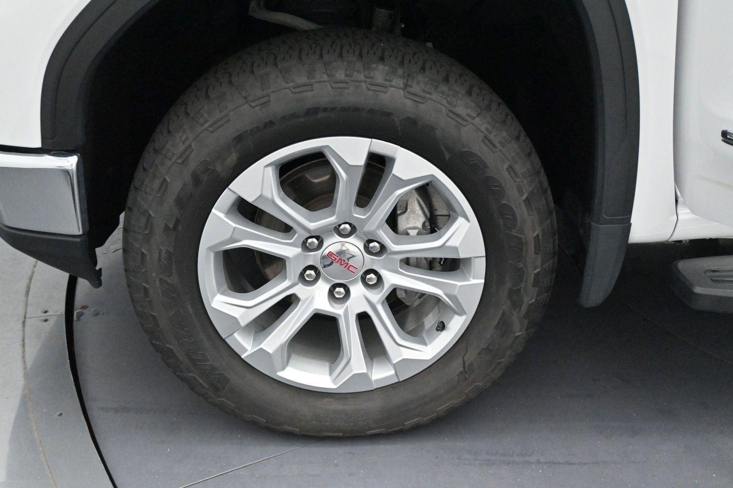Used 2023 Summit White GMC SLT image 38