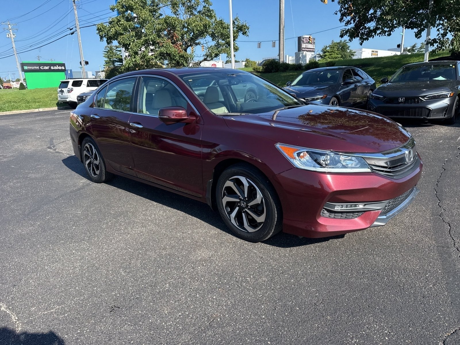 Used 2016 Basque Red Pearl II Honda EX-L image 17