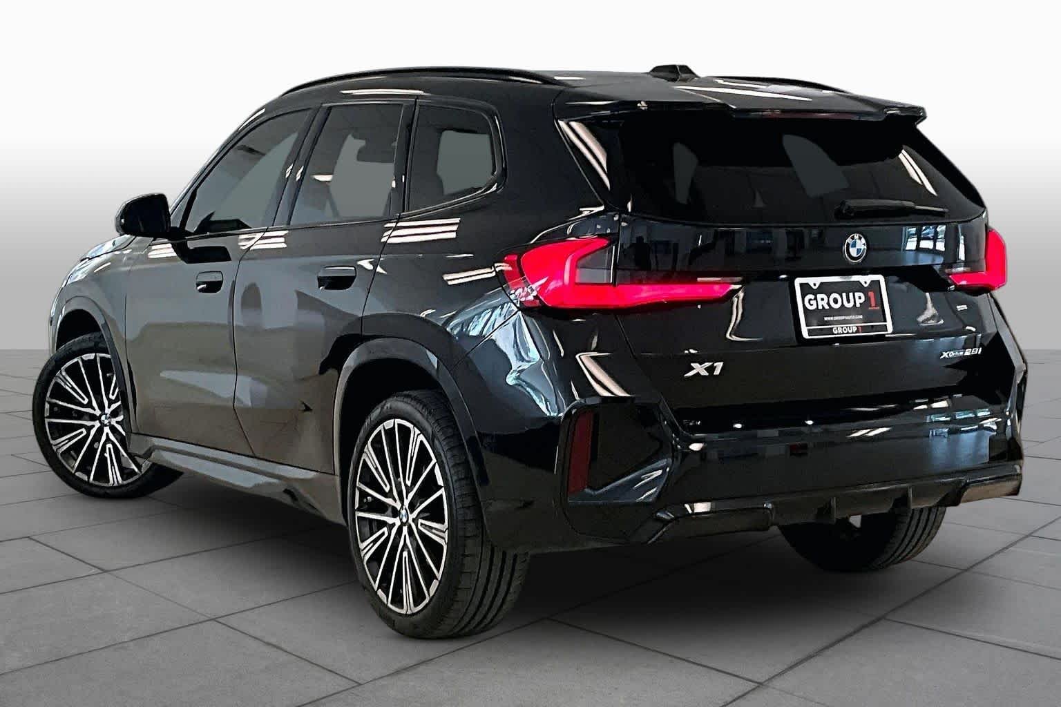 Used 2023 Black Sapphire Metallic BMW xDrive28i image 11