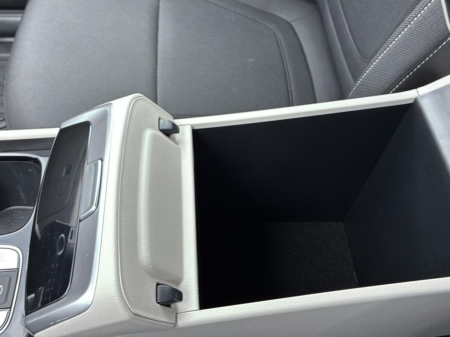 Used 2024 White Pearl Hyundai SE image 33