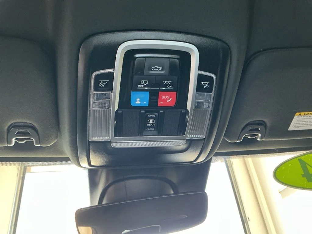 Used 2024 Billet Silver Metallic Clearcoat Ram Laramie image 16