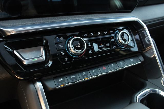 Used 2024 White GMC Denali image 17