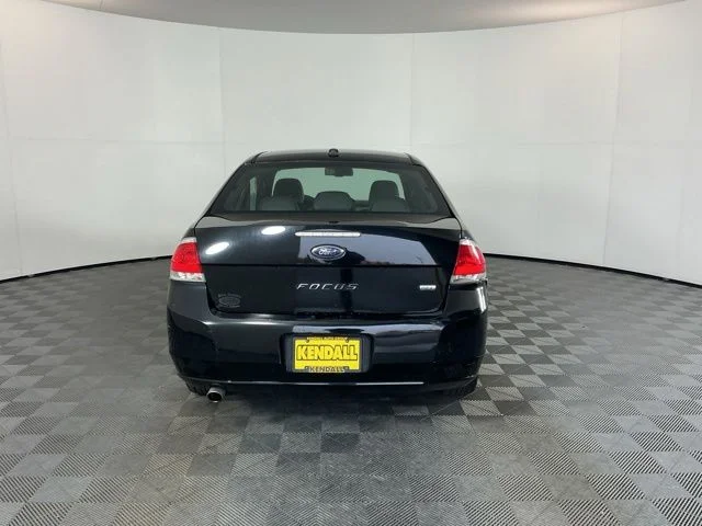 Used 2010  Ford SEL image 6
