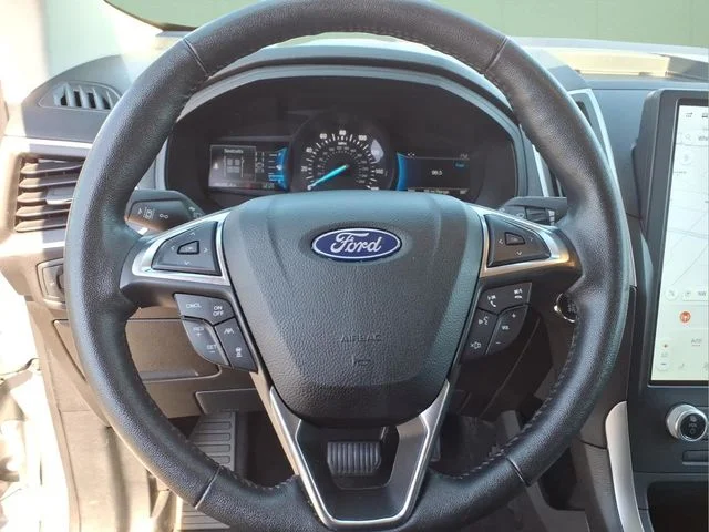 Used 2022 Silver Ford SEL image 23