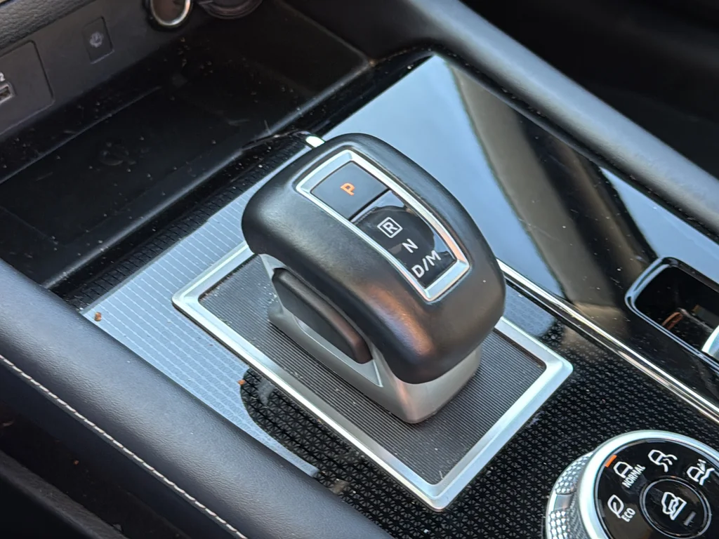 Used 2024  Mitsubishi SE Black Edition image 39