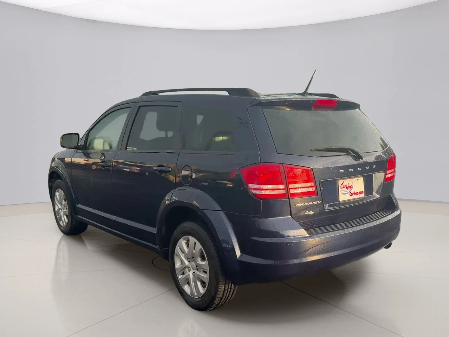 Used 2018 Blue Dodge SE image 3