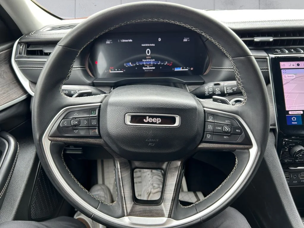 Used 2023 Silver Jeep Limited image 9