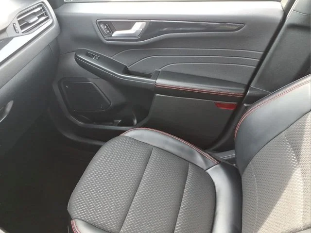 2025 Ford Escape ST-Line - Photo 23