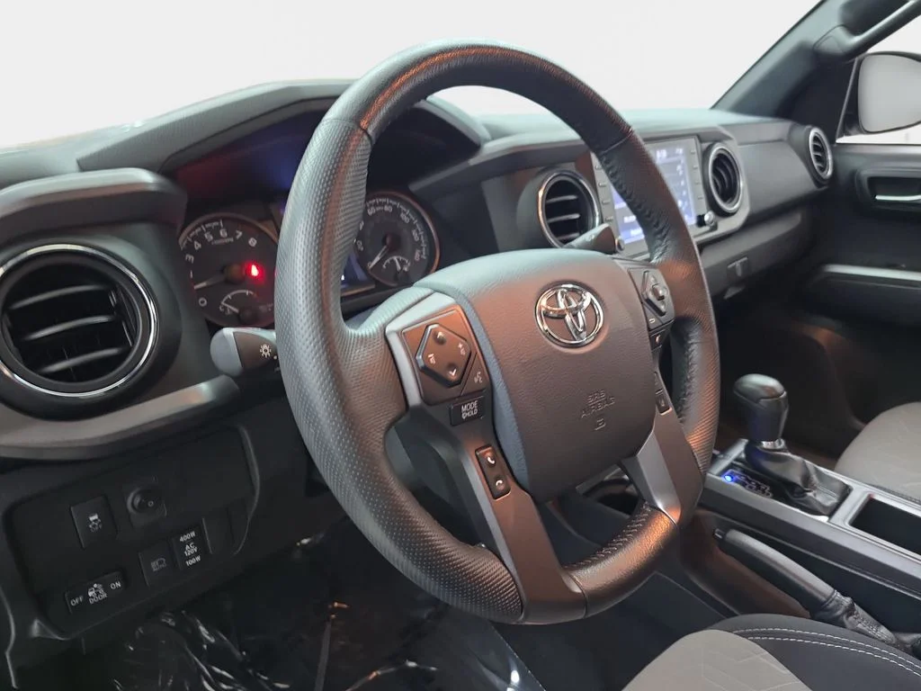 Used 2020 Silver Toyota SR5 image 19