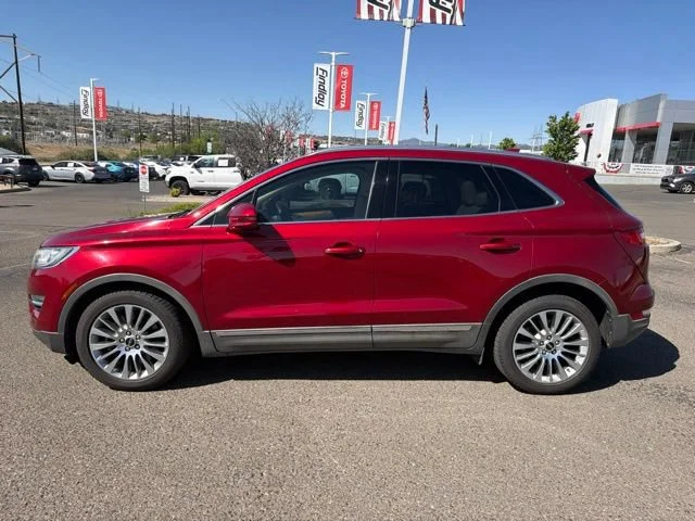 Used 2015 Red Lincoln Base image 6