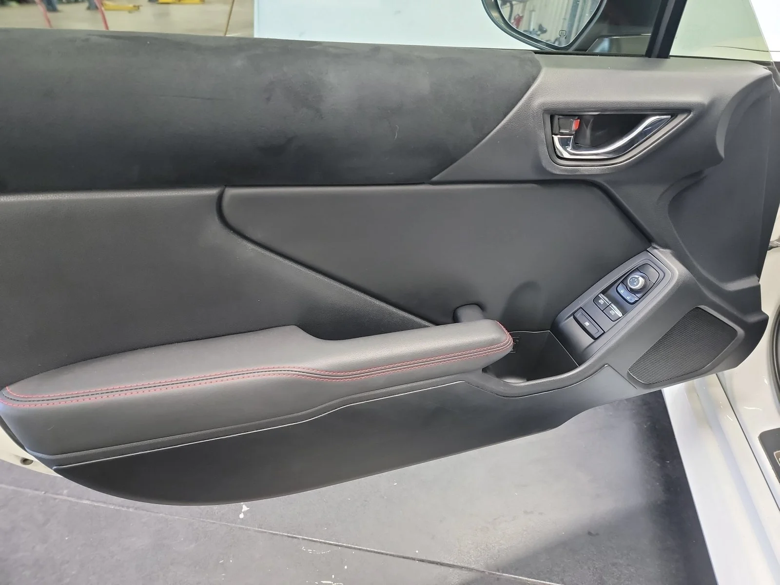 Used 2023 Crystal White Pearl Subaru Limited image 12