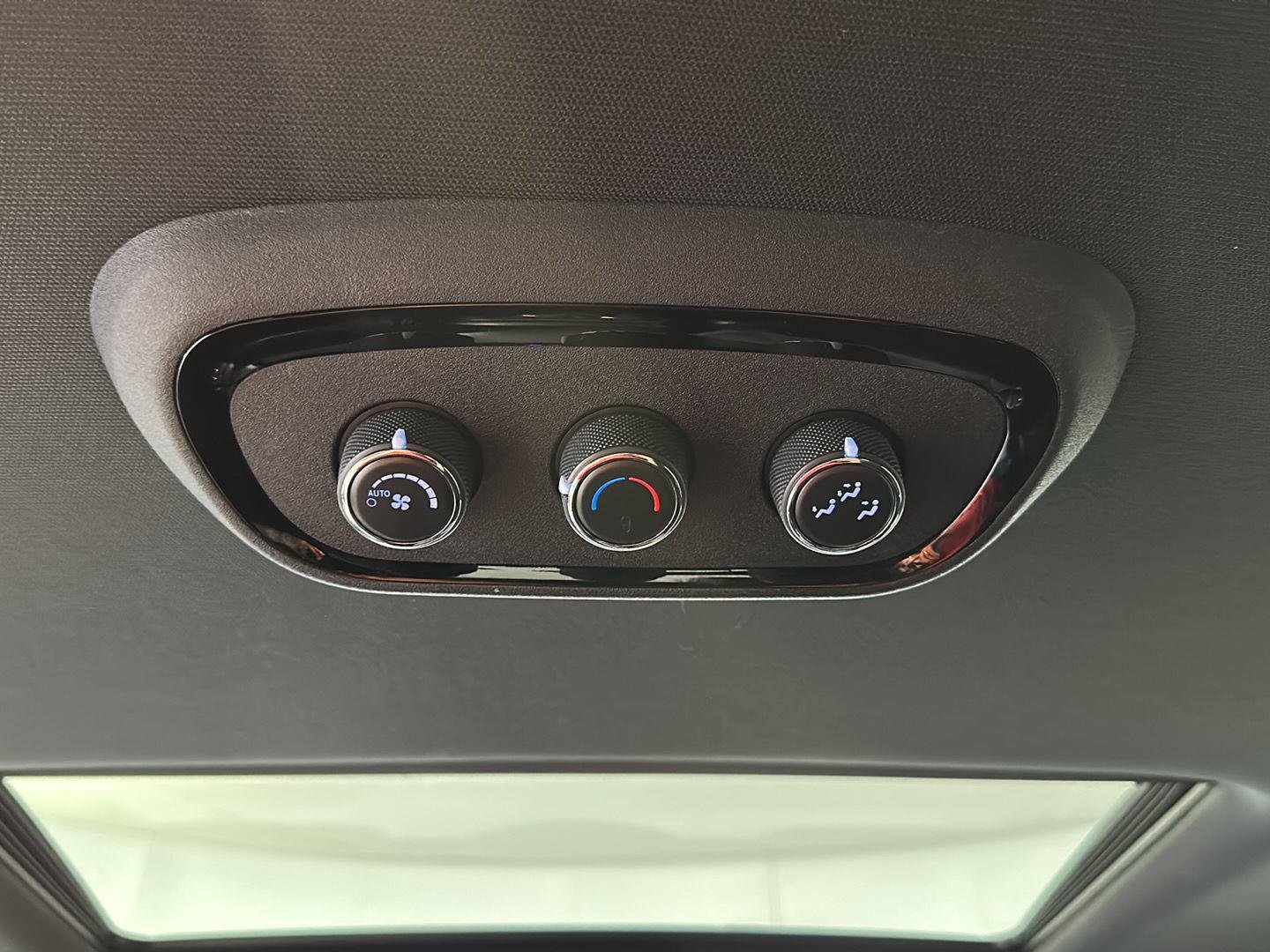 Used 2025 Vapour Grey Dodge R/T image 32