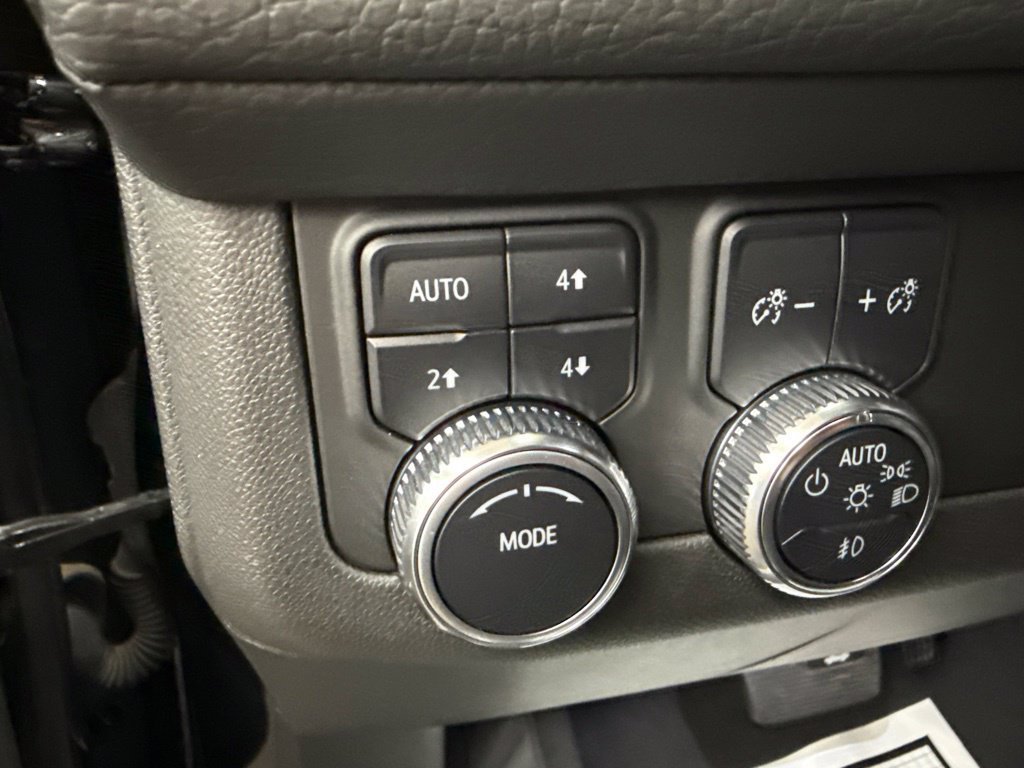 Used 2022 Black GMC Denali image 26