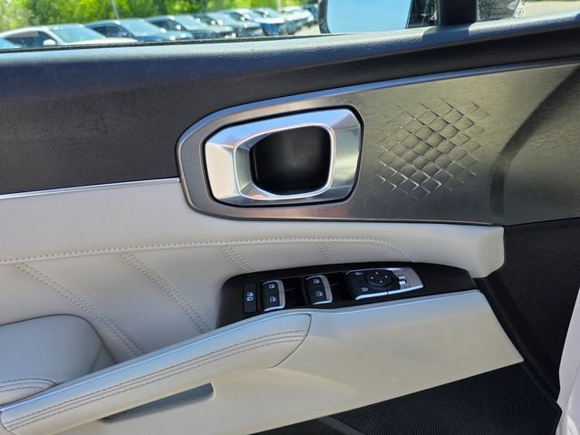 Used 2021 White Kia SX image 30