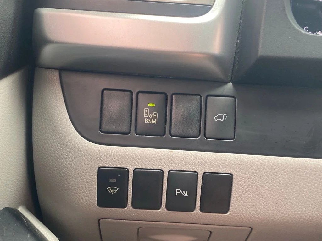 Used 2015 Gray Toyota Limited image 25