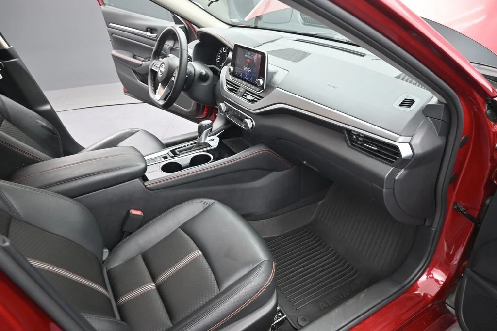 Used 2025 Red Nissan 2.5 SR image 29