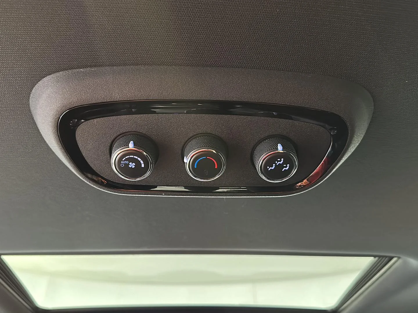 Used 2025 Vapour Grey Dodge R/T image 32