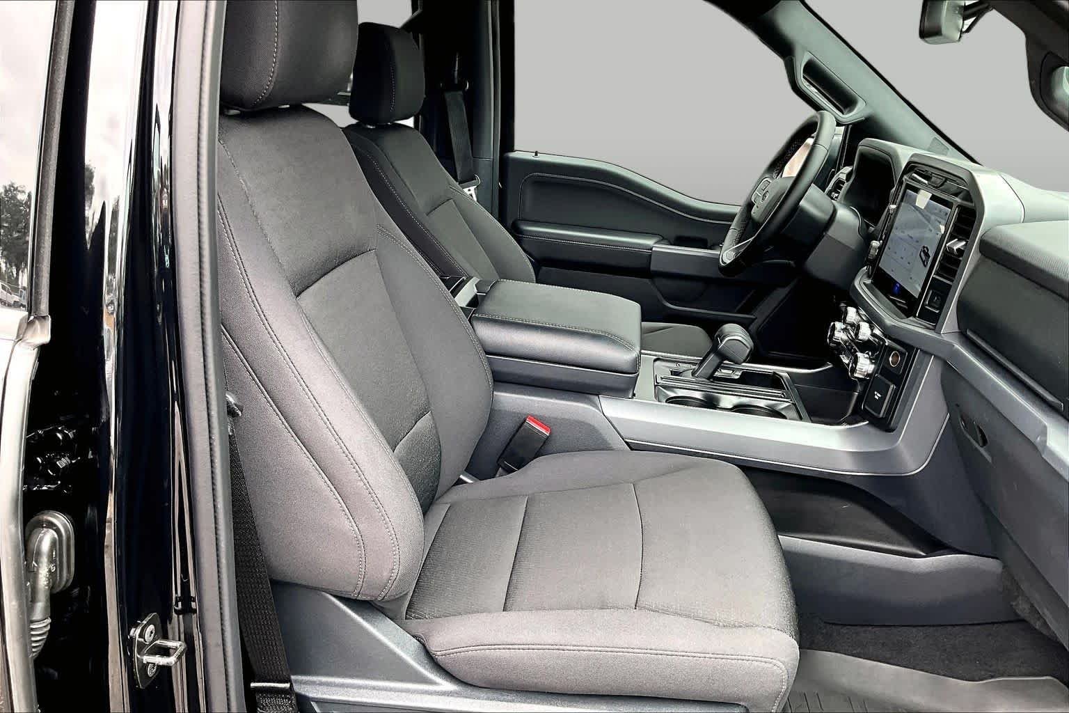 Used 2025 Agate Black Metallic Ford XLT image 11
