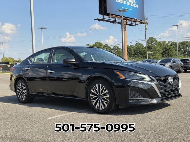 Used 2025 Super Black NISSAN SV FWD image 5