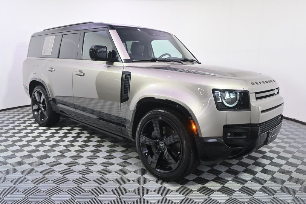 Used 2023  Land Rover X-Dynamic SE image 6