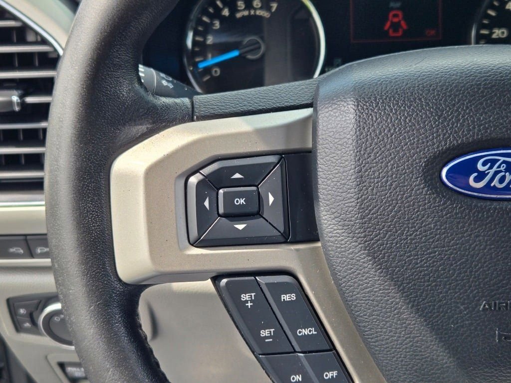 Used 2019 Magnetic Ford Lariat image 36