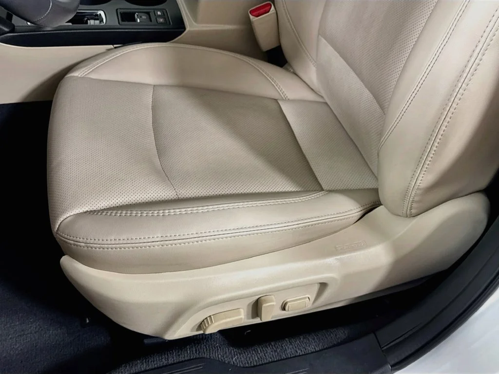 Used 2018 White Subaru 2.5i image 23