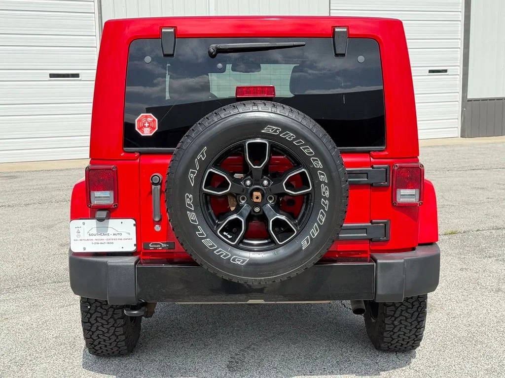 Used 2018 Red Jeep Unlimited Sahara image 8
