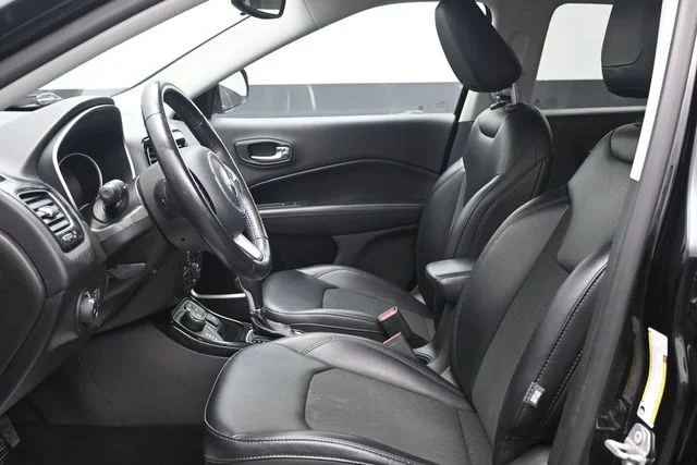 Certified Used 2019 Diamond Black Jeep Latitude image 6