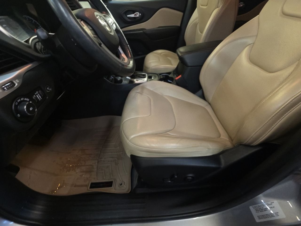 Used 2015 Silver Jeep Limited image 15
