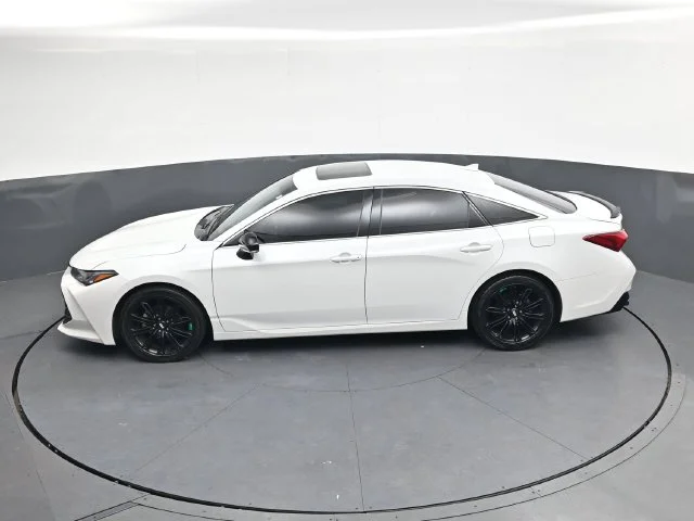 Used 2019 Pearl Toyota Touring image 28