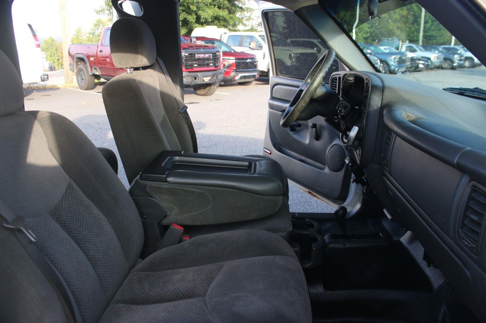 Used 2007 Summit White Chevrolet Work Truck image 25