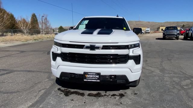 Used 2024 Summit White Chevrolet RST image 3
