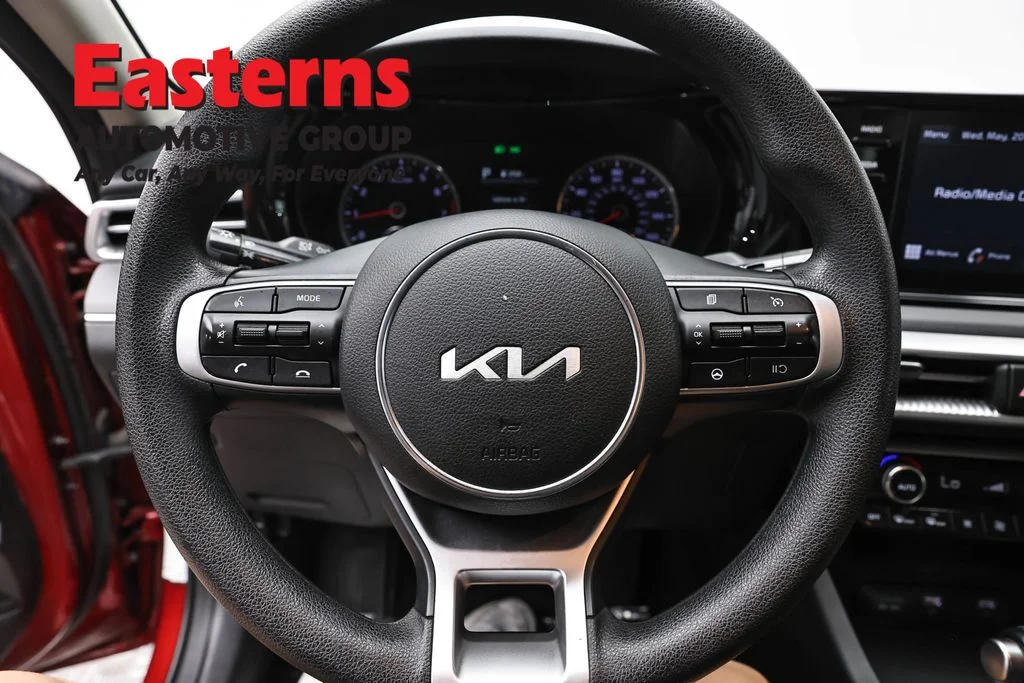 Used 2023 Red Kia LXS image 10