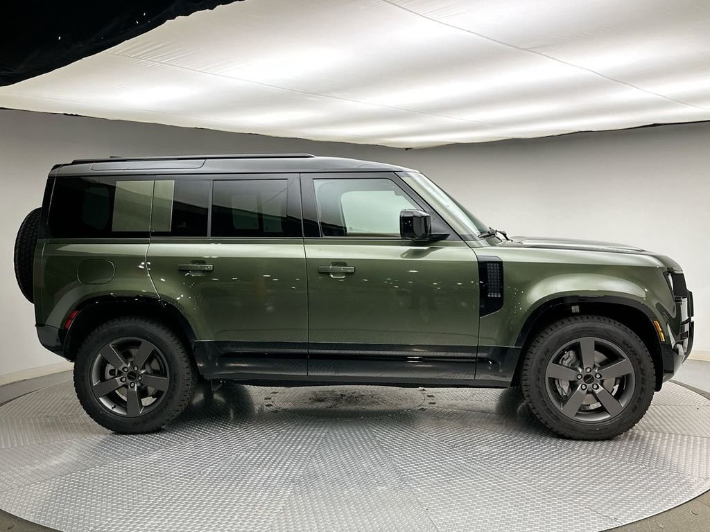 New 2026 Woolstone Green Land Rover X-Dynamic SE image 4