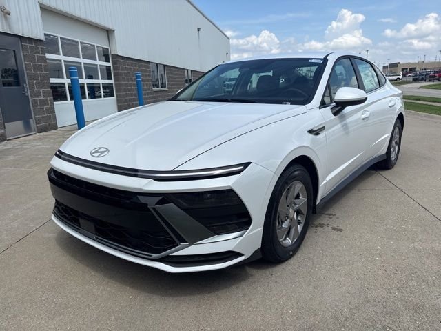 New 2026 Serenity White Hyundai SE image 3