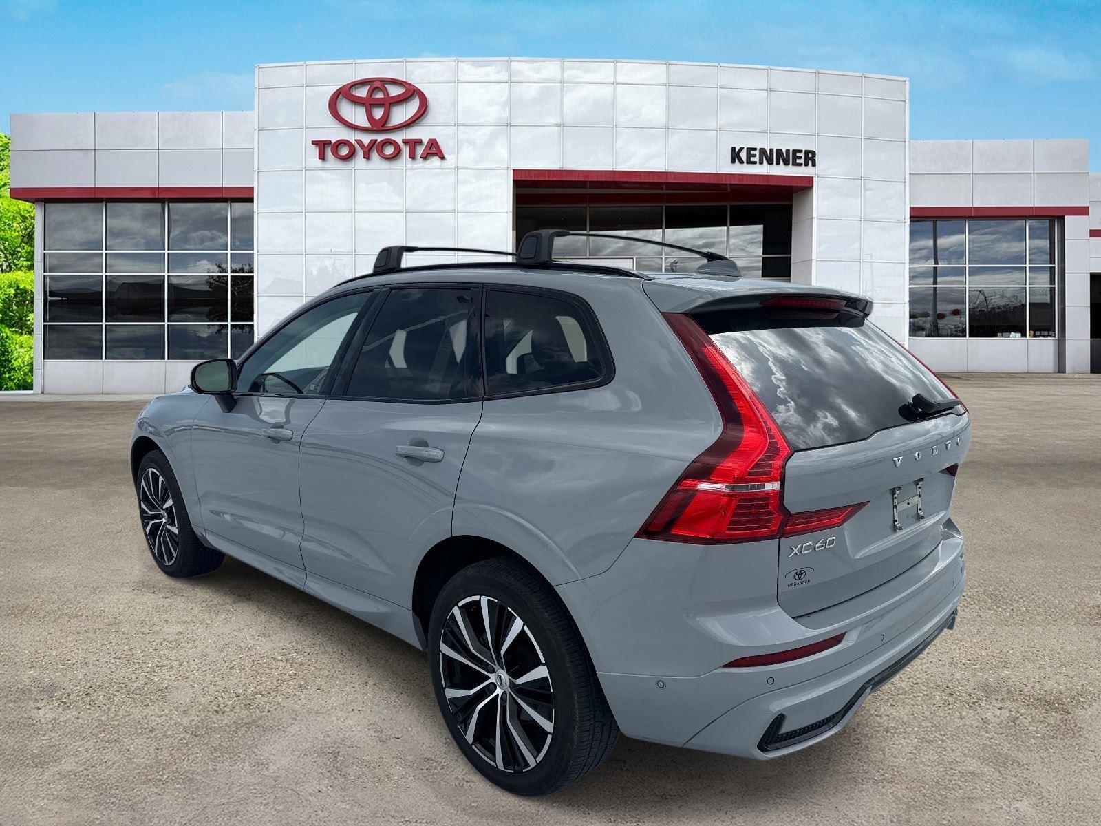 Used 2024 Vapour Grey Metallic Volvo Plus Dark Theme image 3