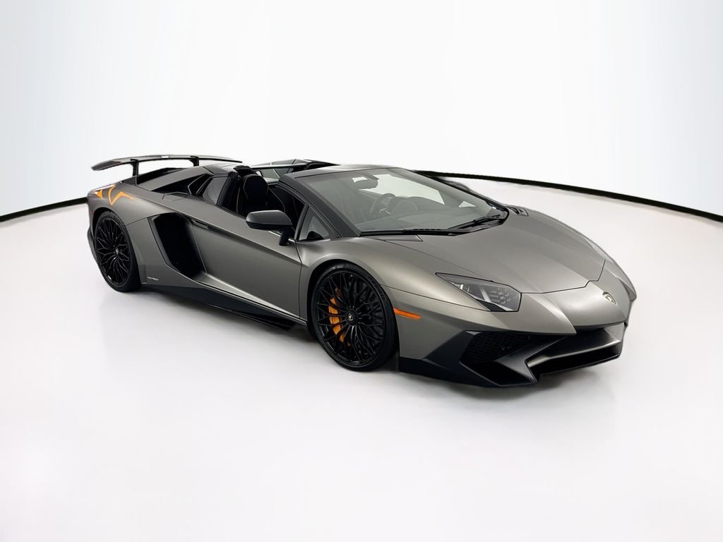 Used 2017  Lamborghini  image 3