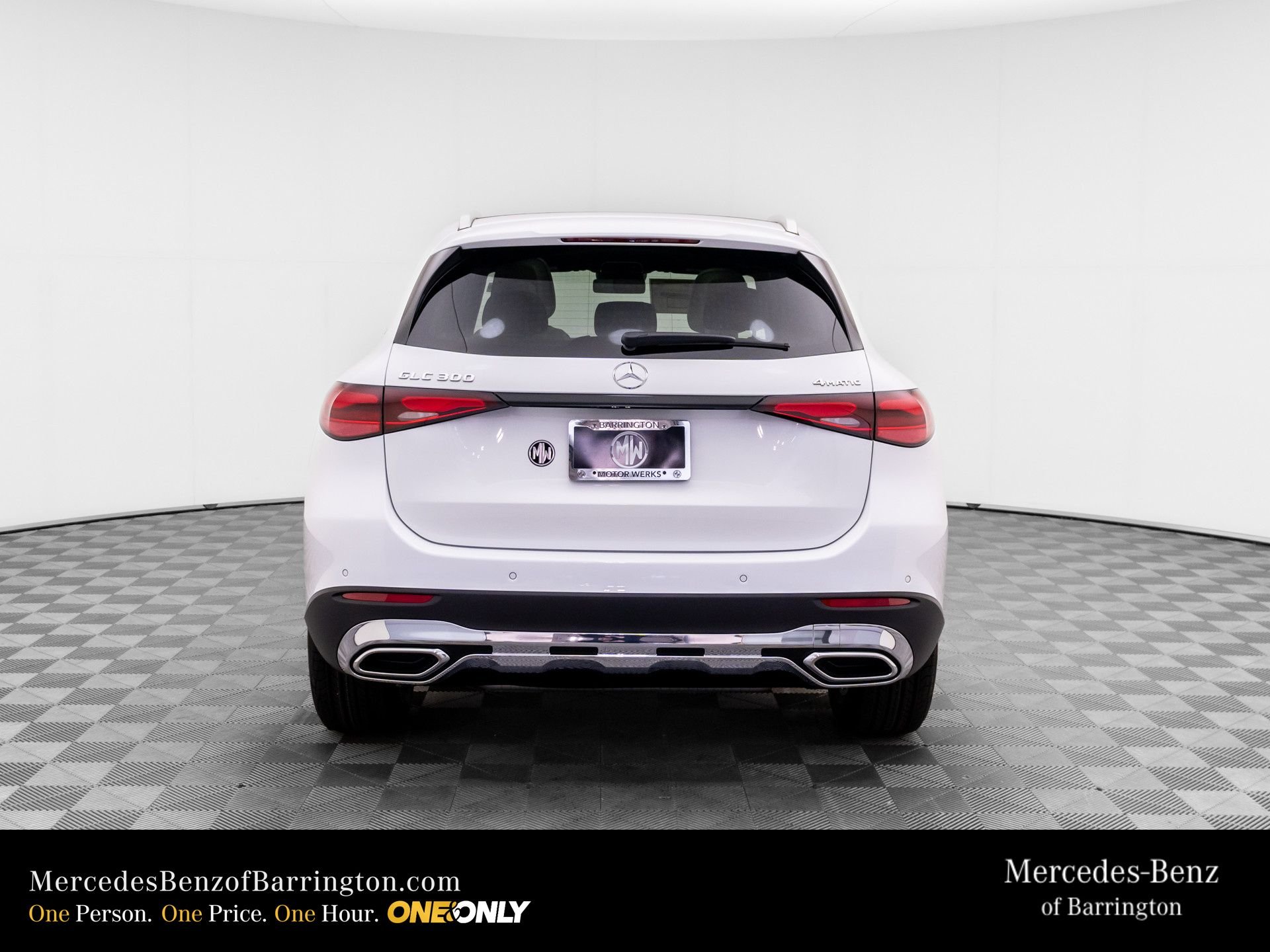 New 2026 MANUFAKTUR Moonlight White Metallic Mercedes-Benz GLC 300 image 4