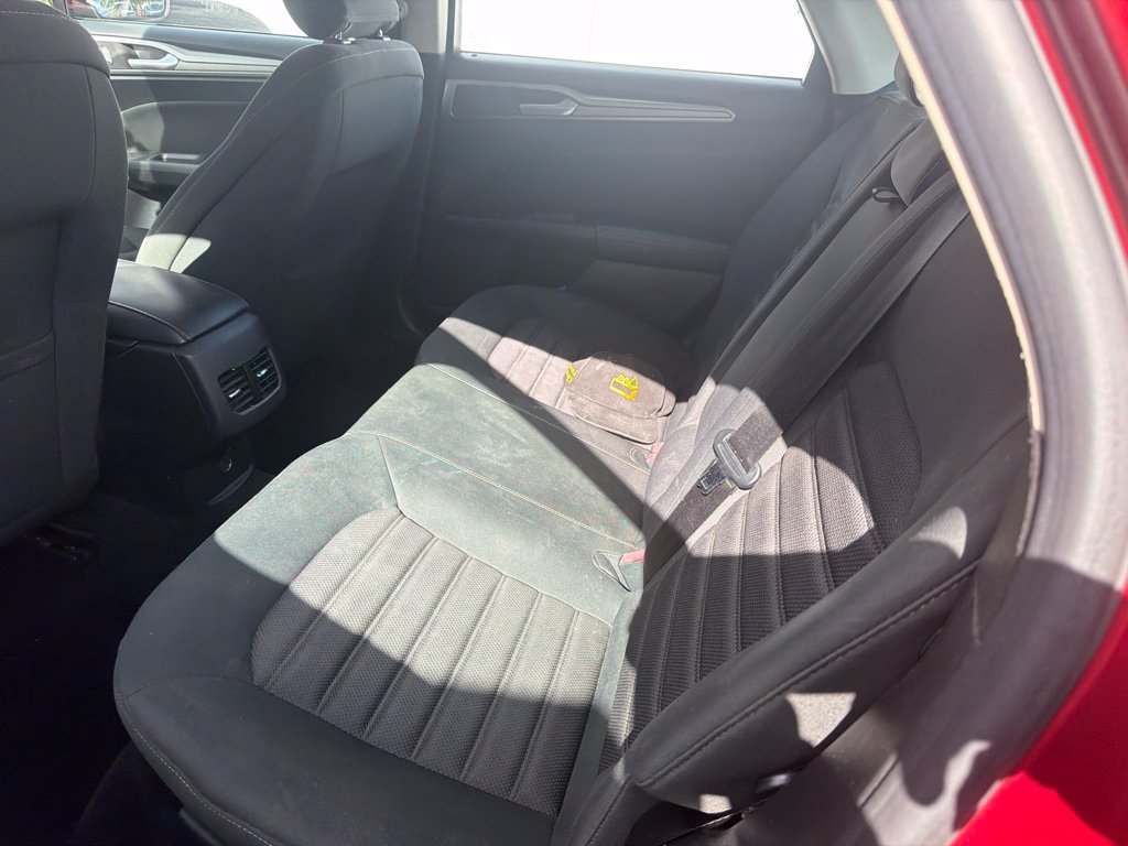 Used 2018 Red Ford SE image 9
