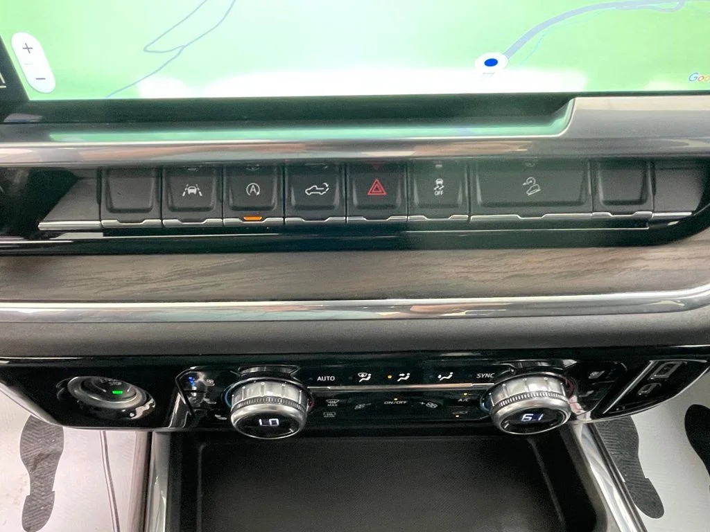 Used 2023 Silver GMC SLT image 27