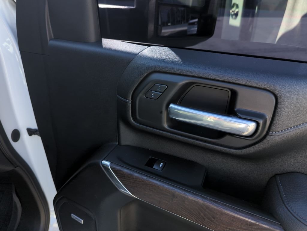 Used 2021 White GMC Denali image 35