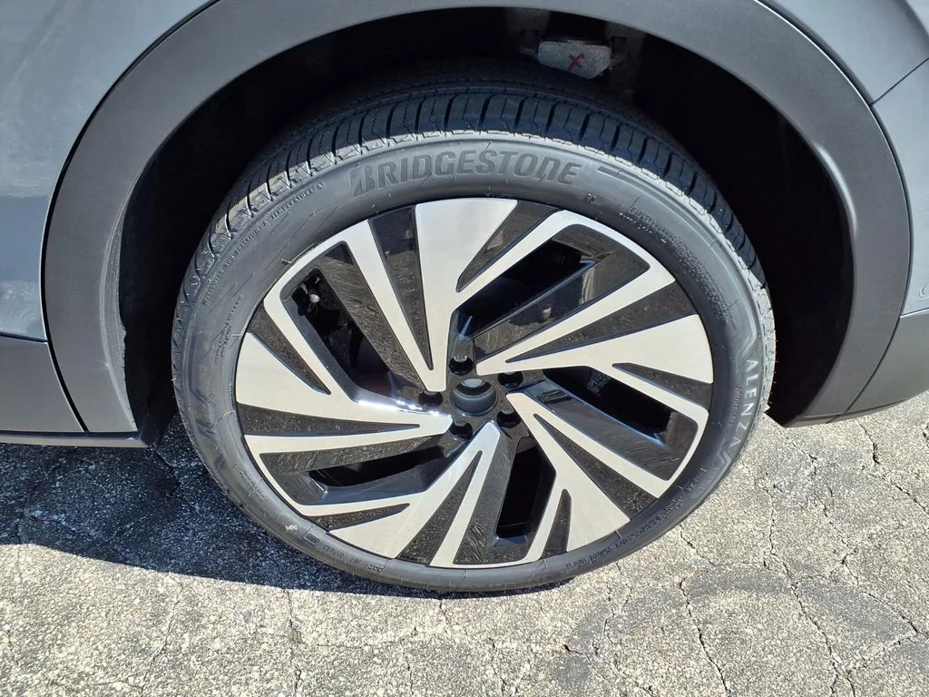 New 2026 Pure Gray with Black Roof Volkswagen Pro S Plus image 6