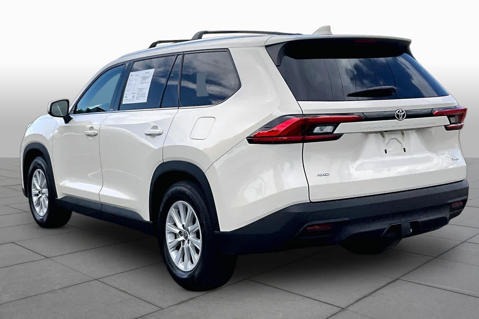 Used 2024 Coastal Cream Toyota XLE image 11