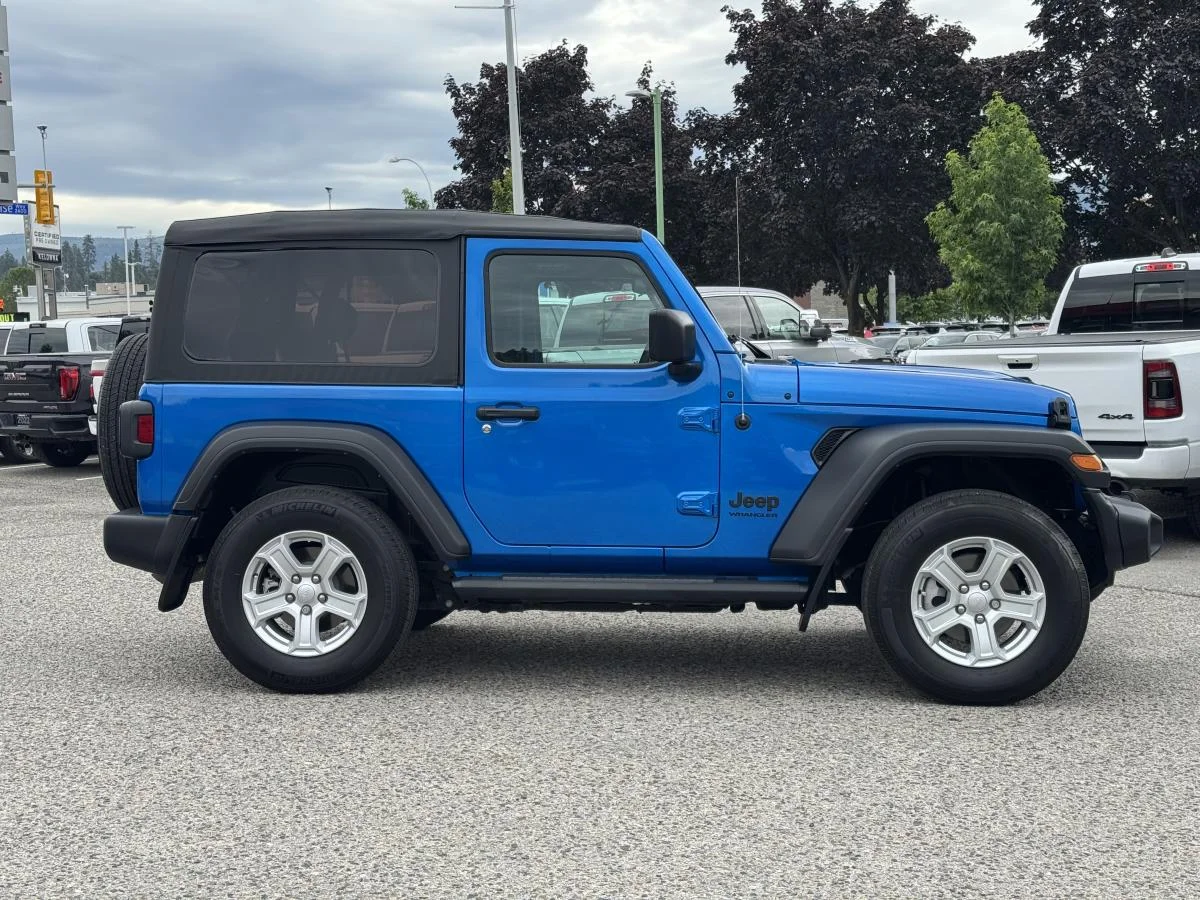 Used 2023 Blue Jeep Sport S image 5